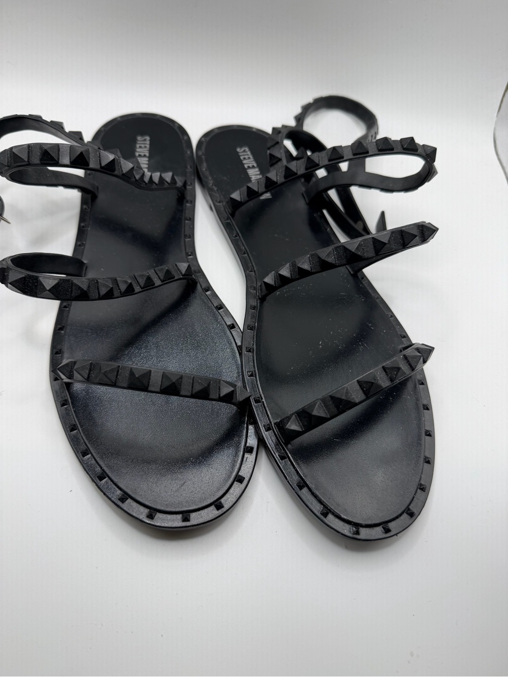 Like New Steve Madden Black Studded Strappy Flat Gladiator Sandals Size 10 - Picture 9 of 9